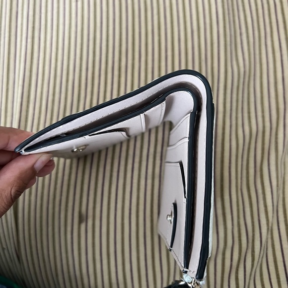 KATE SPADE BEIGE & WHITE SMALL WALLET WITH CARD SLIPS, COIN AND CASH COMPARTMENT - Picture 5 of 5